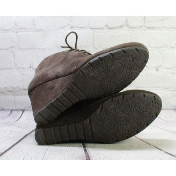 Clarks Brown Suede Lace Up Casual Wedge Ankle Booties Size 7.5 M - Picture 9 of 9